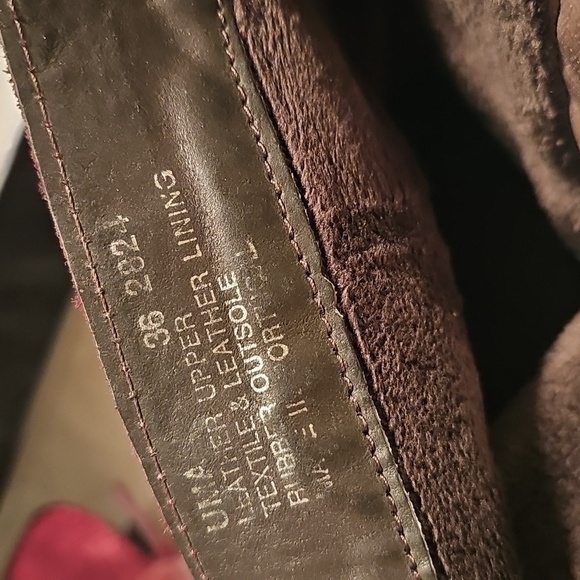 Umberto Raffini Red Heeled Boots with Polished Leather and Classic Design - Picture 5 of 12